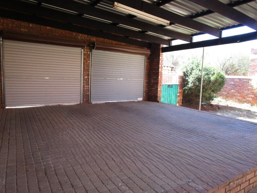 2 Bedroom Property for Sale in Langenhovenpark Free State